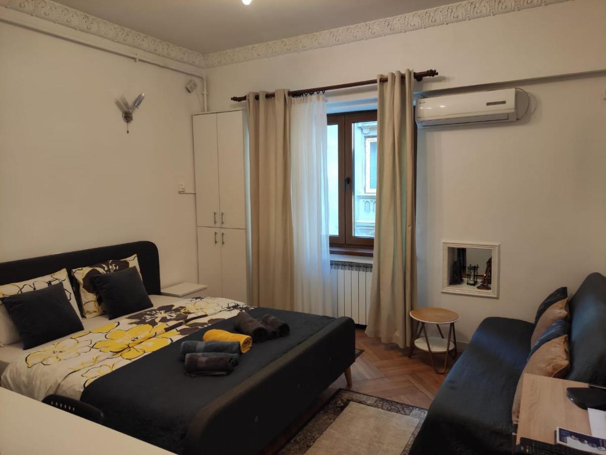 Royal Studio In Old Town Бухарест Экстерьер фото